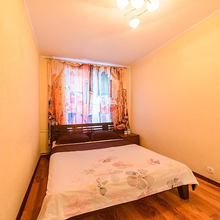 Apartment On Hryhoriia Chuprynky 키예프 외부 사진