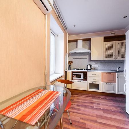 Apartment On Hryhoriia Chuprynky 키예프 외부 사진
