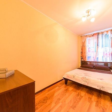 Apartment On Hryhoriia Chuprynky 키예프 외부 사진
