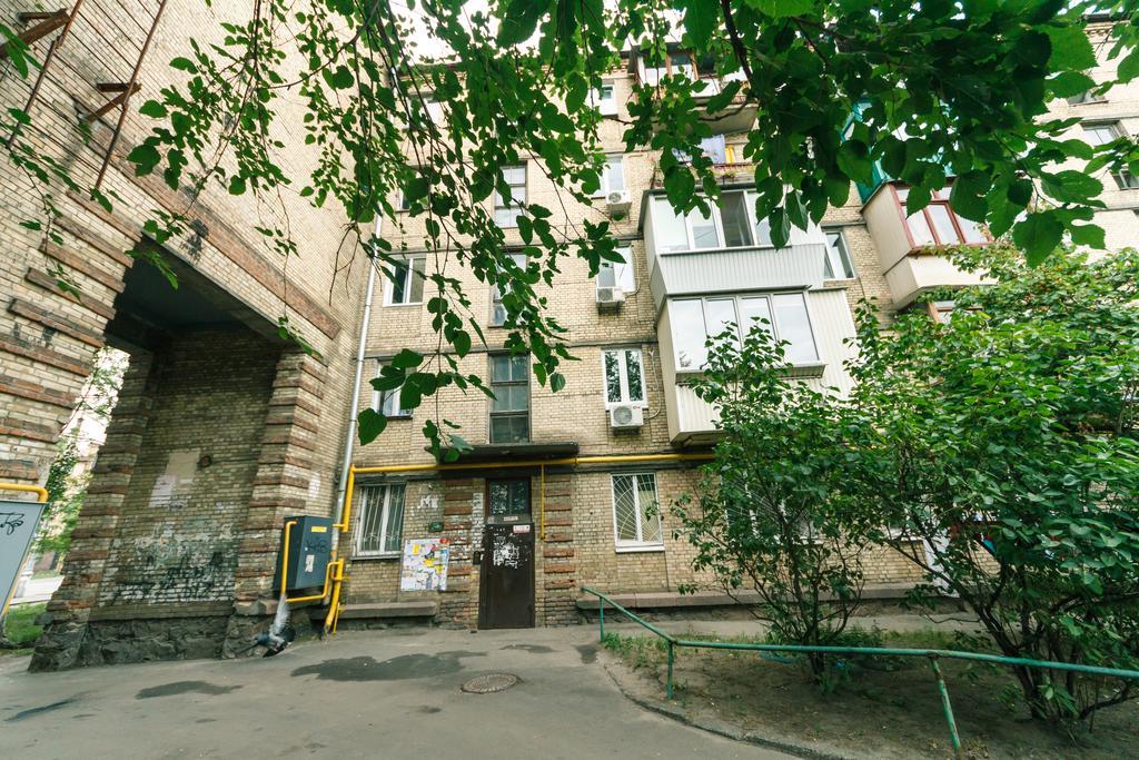 Apartment On Hryhoriia Chuprynky 키예프 외부 사진