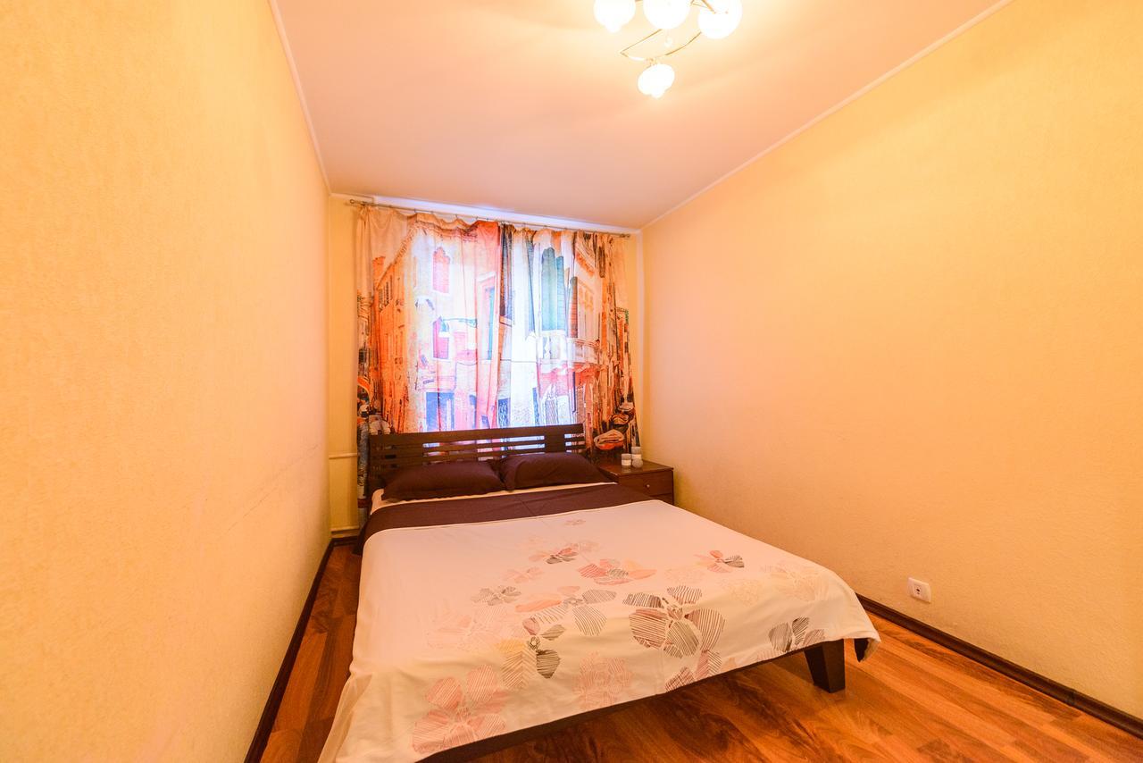 Apartment On Hryhoriia Chuprynky 키예프 외부 사진