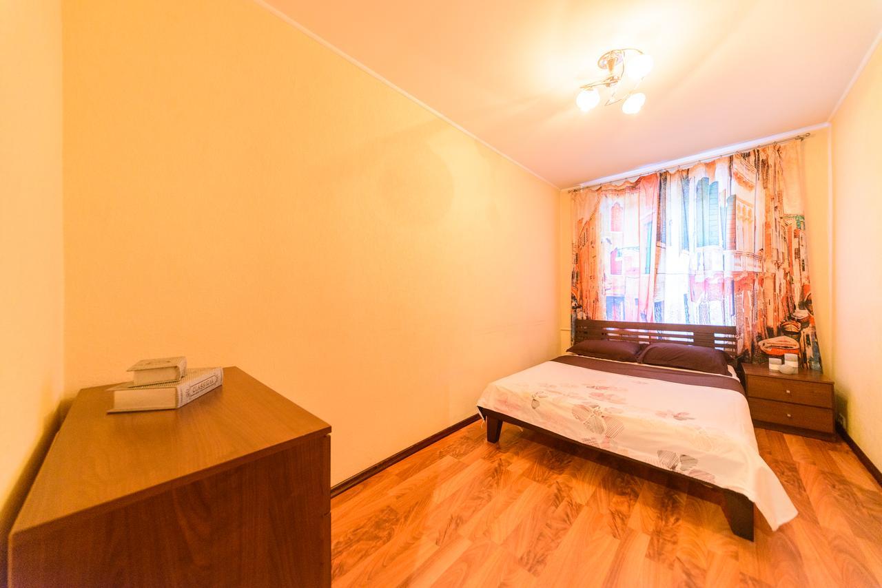 Apartment On Hryhoriia Chuprynky 키예프 외부 사진