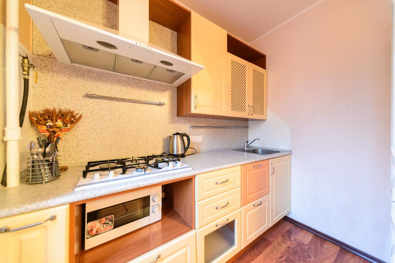 Apartment On Hryhoriia Chuprynky 키예프 외부 사진