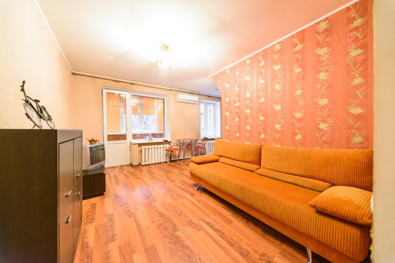 Apartment On Hryhoriia Chuprynky 키예프 외부 사진